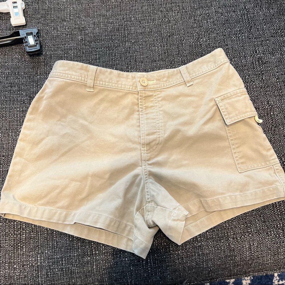 Old Navy Khaki Shorts with one cargo pocket size 6